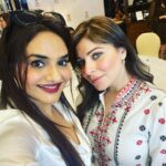Madhoo Instagram - @kanik4kapoor @sharmillakhanna @ramonanaarang @jayanraheja @lailalamba ALWAYS FUN TO MEET GAL PALS💞💞💞💞