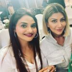 Madhoo Instagram - @kanik4kapoor @sharmillakhanna @ramonanaarang @jayanraheja @lailalamba ALWAYS FUN TO MEET GAL PALS💞💞💞💞