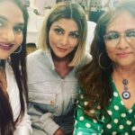 Madhoo Instagram - @kanik4kapoor @sharmillakhanna @ramonanaarang @jayanraheja @lailalamba ALWAYS FUN TO MEET GAL PALS💞💞💞💞