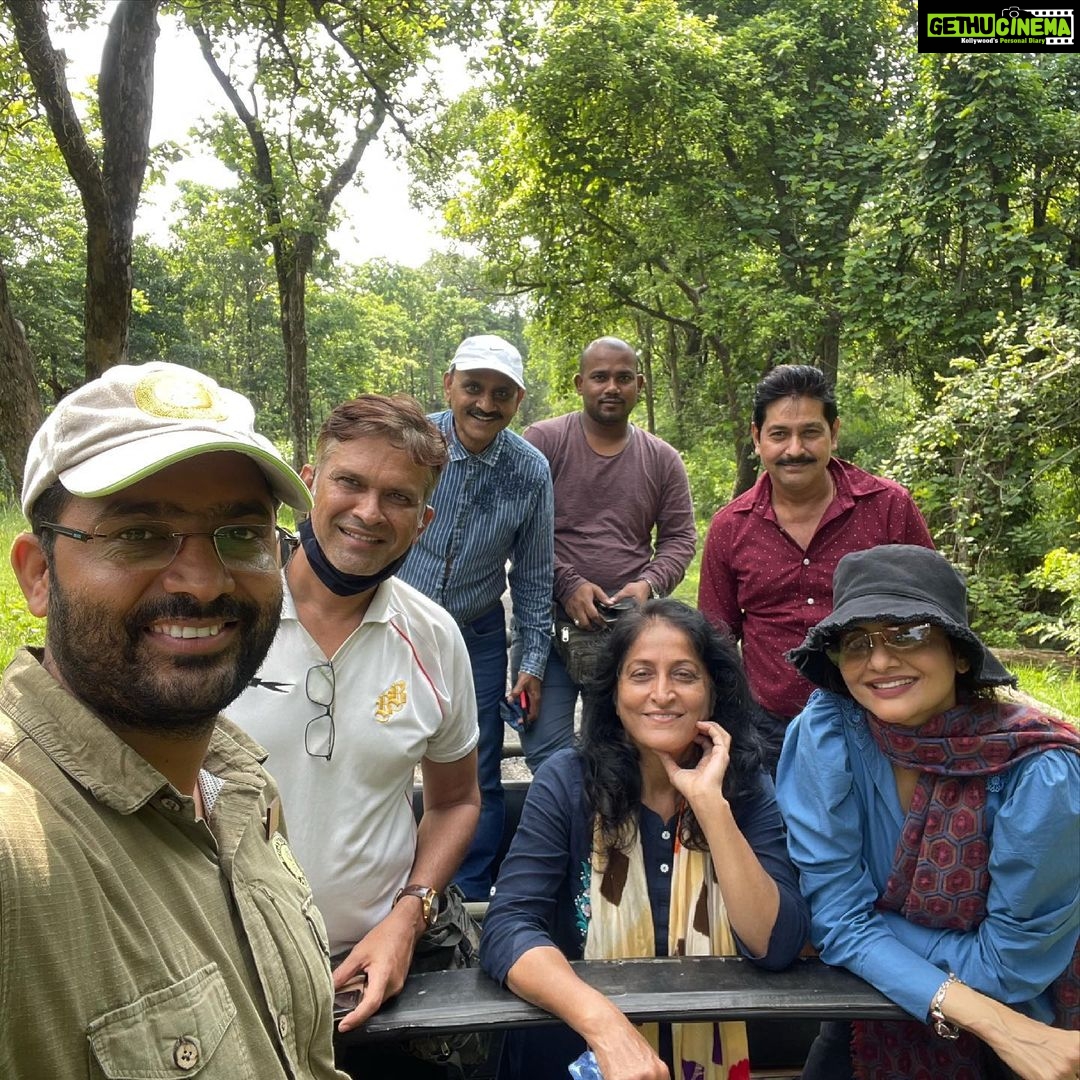 Madhoo Instagram - #safari @harpreet00singh thank you so much #pugdundeesafaris 🌺🌺🌺 and my team