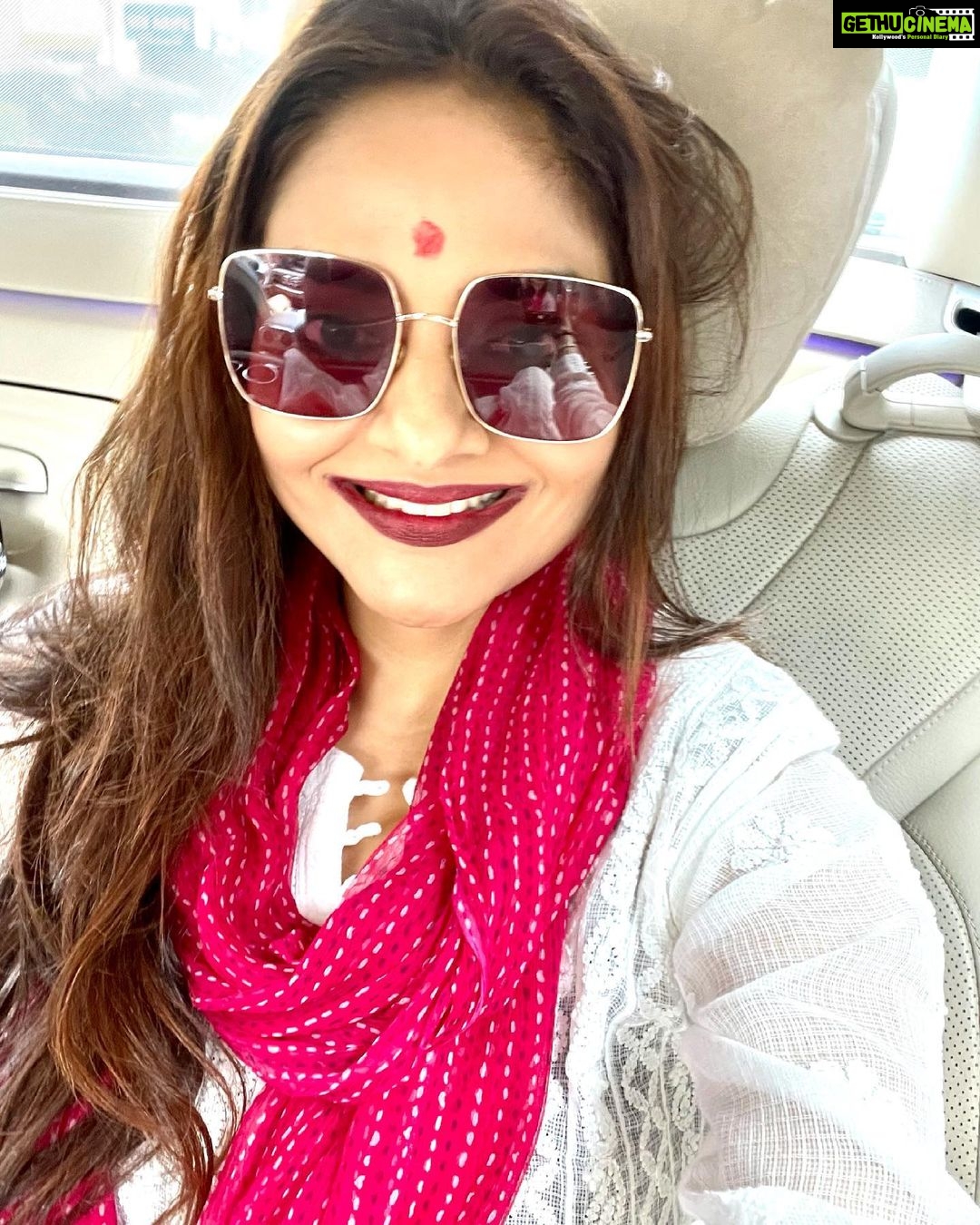 Madhoo Instagram - #wednesday 🌸🌸🌸🌸