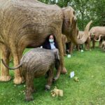 Madhoo Instagram - Mom & dad enjoying in the elephant land #greenpark 💚💚💚miss u my london