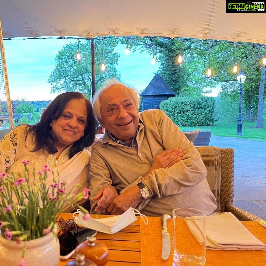Madhoo Instagram - My dad my gift πΊππ