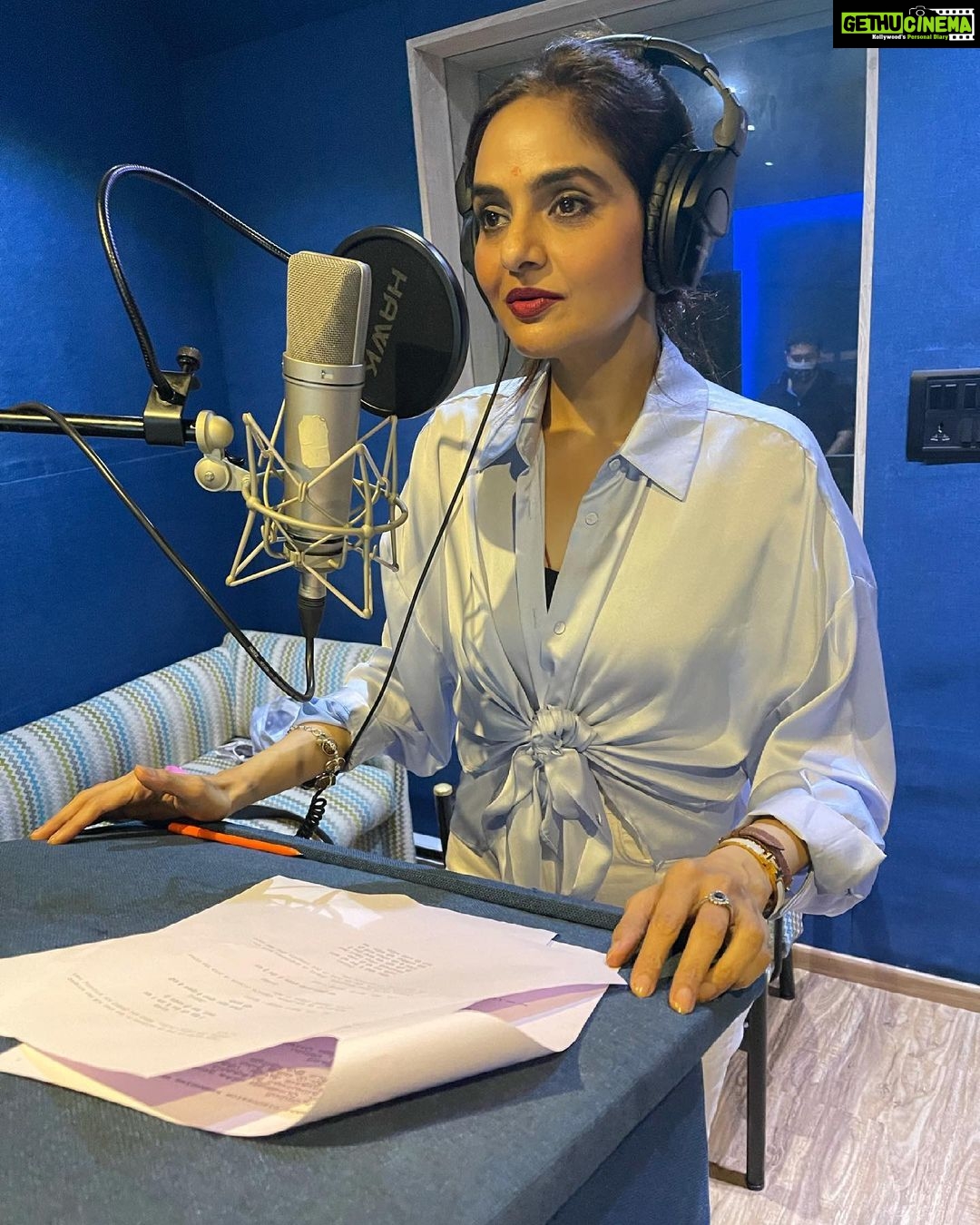 Madhoo Instagram - #thalaivi #dubbing great fun @alvijay_official happy birthday 💓💜