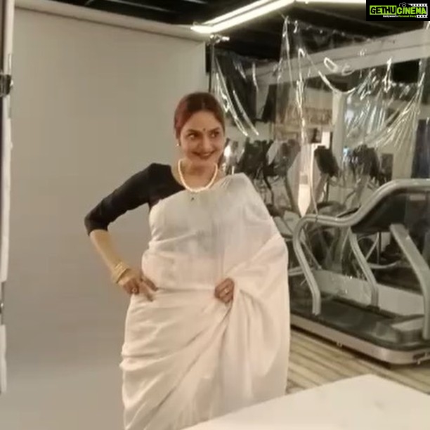 Madhoo Instagram - #workmode and it all starts yay💜💃