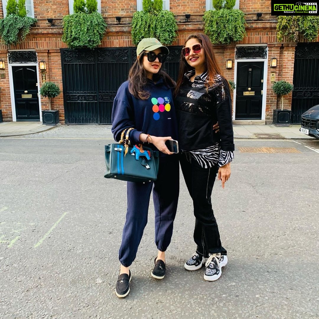Madhoo Instagram - ❤️❤️❤️ @ameyaashah @xoxoameyaa London, United Kingdom