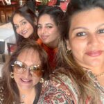 Madhoo Instagram - @sharmillakhanna @shaanskhanna @keiashahh ⭕️💜💜💜#funn moments