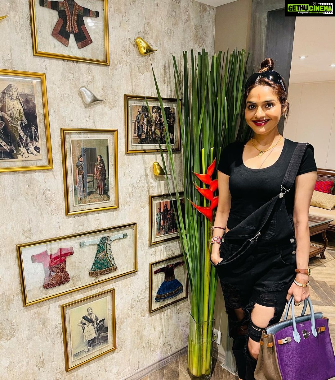 Madhoo Instagram - @ritusekksariaofficial @vyoum so proud of you my buddy on your store and successππππ