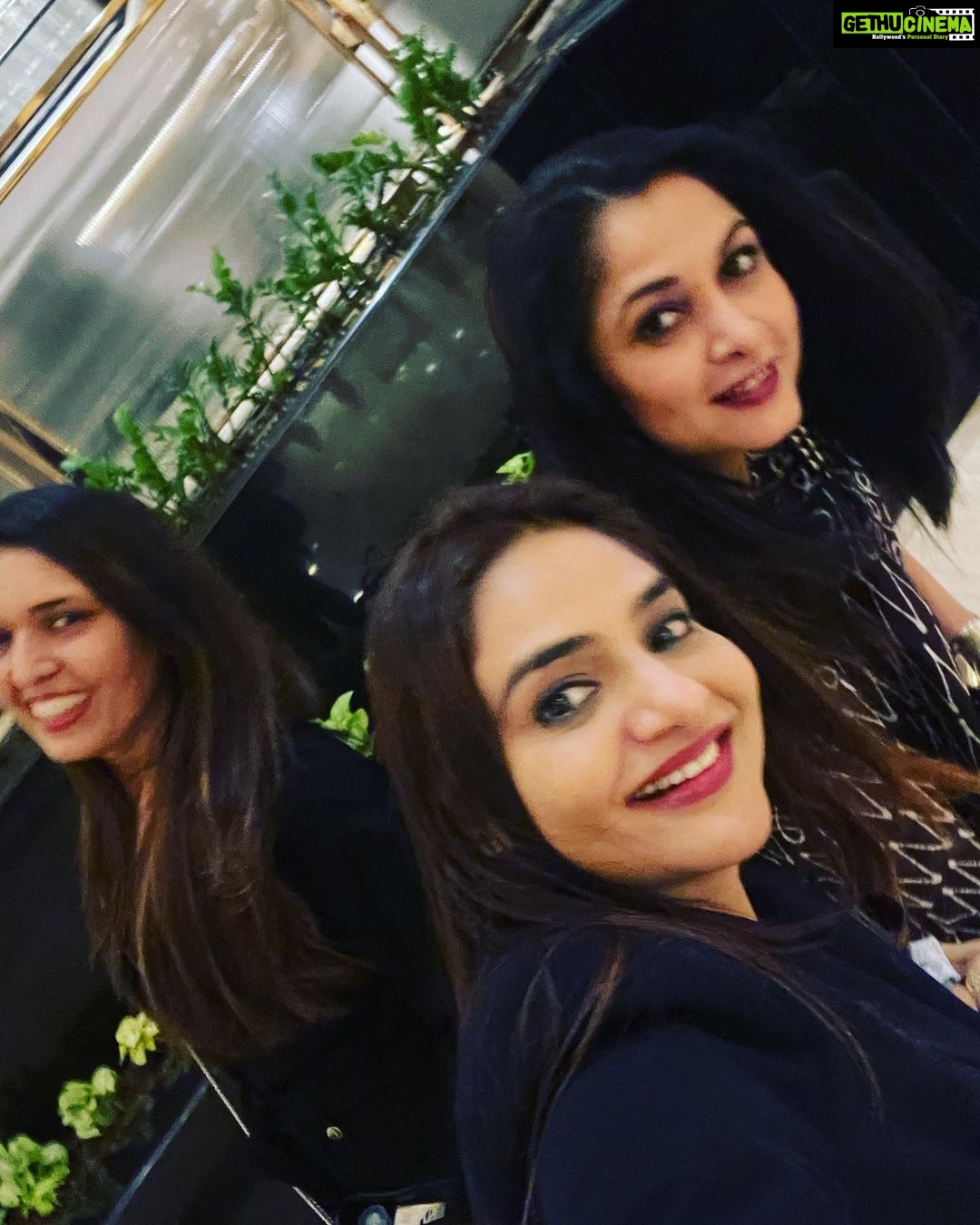 Madhoo Instagram - #trimurti @meramyakrishnan @sujata2167