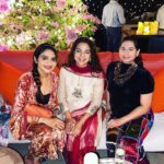 Madhoo Instagram - @iamjuhichawla @vinitaaf 💜💜💜💜