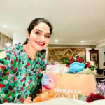 Madhoo Instagram – @gauripohoomul @designone_official @sahacharievents_designone  is now online .. shop away and put a smile on someone somewhere 💜💜💜💜 #reasonforseason