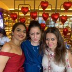 Madhoo Instagram - A fun day with my girl friends ❤️🌺❤️❤️ @ramonanaarang 💞💄