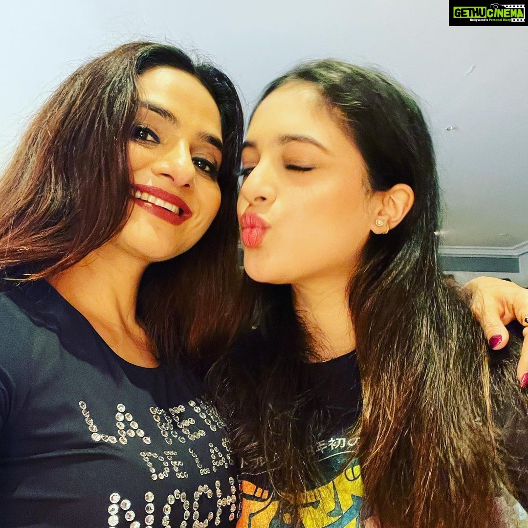 Madhoo Instagram - Love u @ameyaashah 💜💜💜💜
