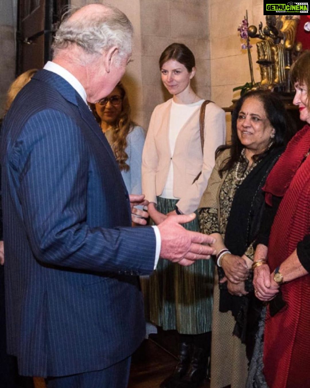 Madhoo Instagram - Many congratulations mom @kuntishah u r truly amazzeeee 💜 patronising with royalty #princecharles 💜💜💜💜 #icon paintings. #loveu 💜💜💜