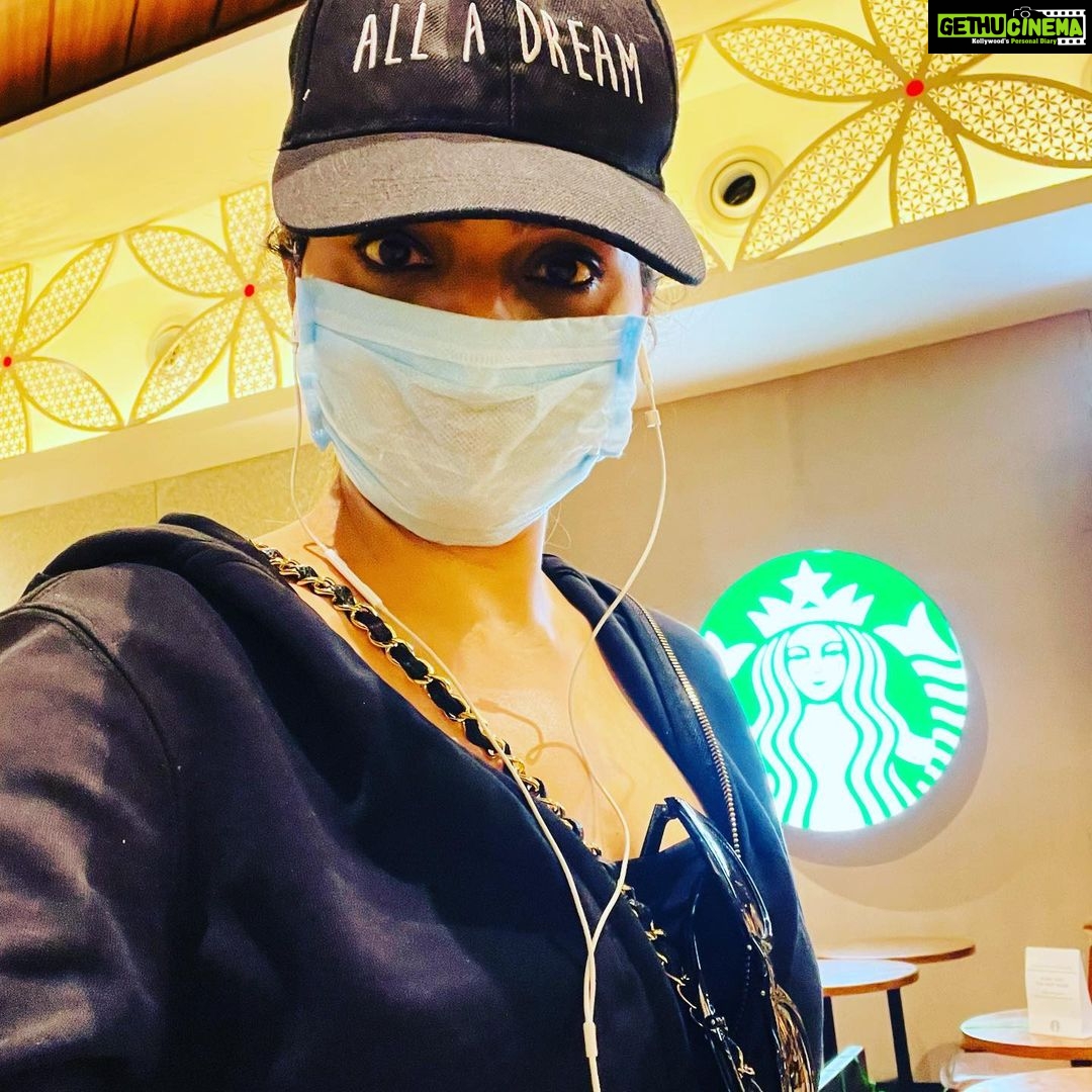 Madhoo Instagram - Another early morning flight #chasingdreams ✈️💃💜