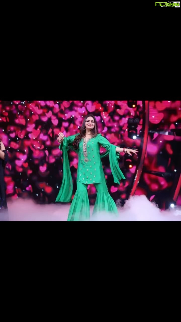 Madhoo Instagram - TONIGHT @zeetv @saregamapa2021official @saregama_official @9pm thank you @nargis2497 @makeupbykamalboro