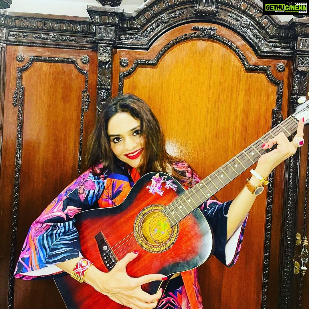 Madhoo Instagram - *Madhoo:* Rocking @theworldofgaya's LINDEN ROBE + LINDEN PANTS like a true rockstar. Now, all I need is a stage and an audience. #citizensofgaya Loads of love!. @theworldofgaya @citizenofgaya #musicmylife πππππππ