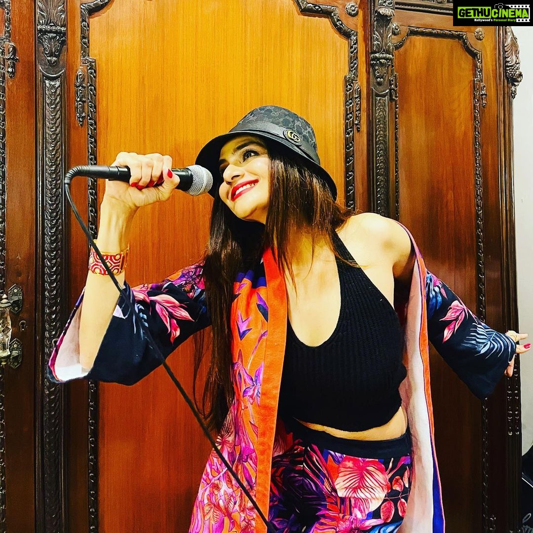 Madhoo Instagram - *Madhoo:* Rocking @theworldofgaya's LINDEN ROBE + LINDEN PANTS like a true rockstar. Now, all I need is a stage and an audience. #citizensofgaya Loads of love!. @theworldofgaya @citizenofgaya #musicmylife πππππππ
