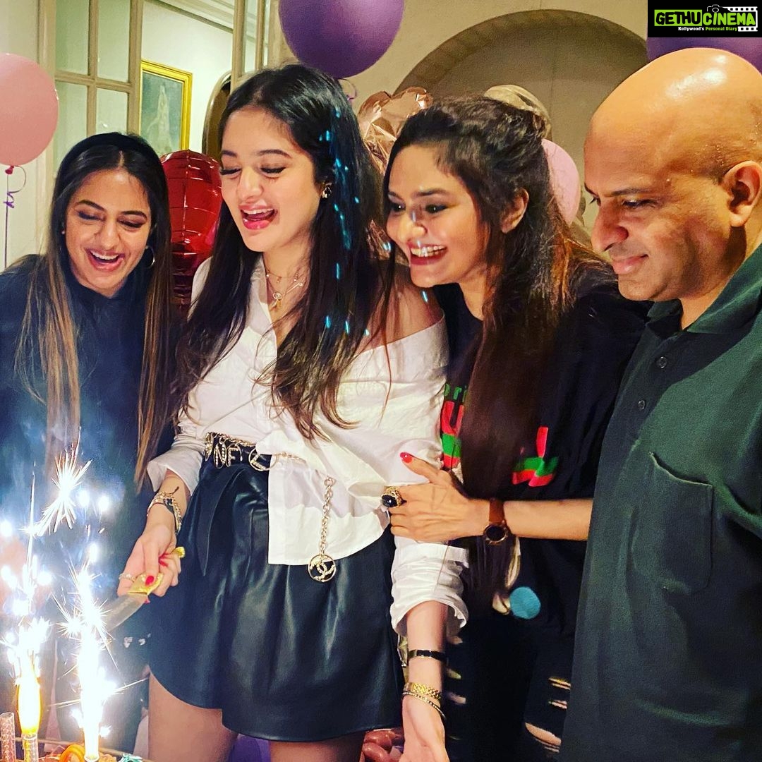 Madhoo Instagram - The loves of my life!💖💓💖💓