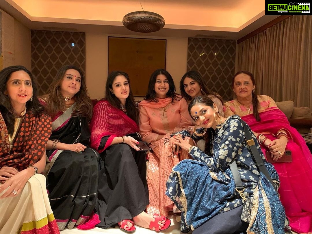Madhoo Instagram - I wish you all a very Happy Diwali 🪔 ❤️ stay safe and have a blast✨