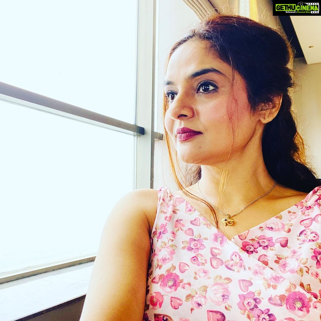 Madhoo Instagram - The boldness of a woman always reflect her inner beauty. # LETS BE BOLD & UNBREAKABLE #itsquotesforlifeš #theboldlookchallenge @its_preetic @ameyaashah @keiashahh @sharmillakhanna @rhea100 @queeniesinghh @lailalamba @latapatel1 @bonita_bulchandani @payalkilachand @imeshadeol @sujata2167 @a_tribe @prabhaah @meramyakrishnan @suchitrapublic @suchipillai @pujadalals @mrsearthinternational2016 @sunainav2014 @radsmehta @iamjaymmehta @iamjuhichawla @trishalatandon