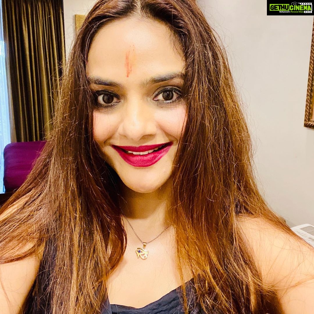 Madhoo Instagram - #happydemic back with my #redlipstick 💜💜#happysunday