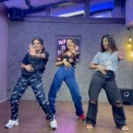 Madhoo Instagram – #jugnuchallenge #danceforlife 
Fun times with @keiashahh and
@ananyaberaofficial 💜💜💜 #whomadetherules