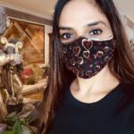 Madhoo Instagram – Thank you my dearest @gayatrikhannasabharwal for the most beautiful mask❤️❤️❤️❤️ thanks for making me look and feel pretty even in COVID times 😃 @theworldofgaya @helpinghandsfoundationindia