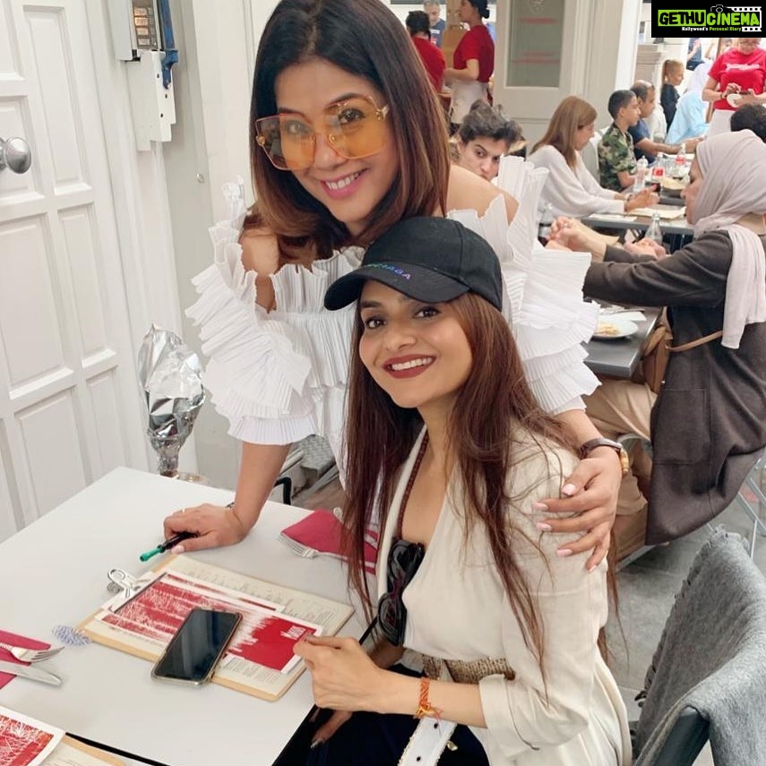 Madhoo Instagram - Happy birthday 🥳 dearest @bhavnajasra