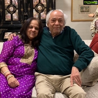 Madhoo Instagram - Most beautiful people my mom my dad happy birthday papa💜💜💜