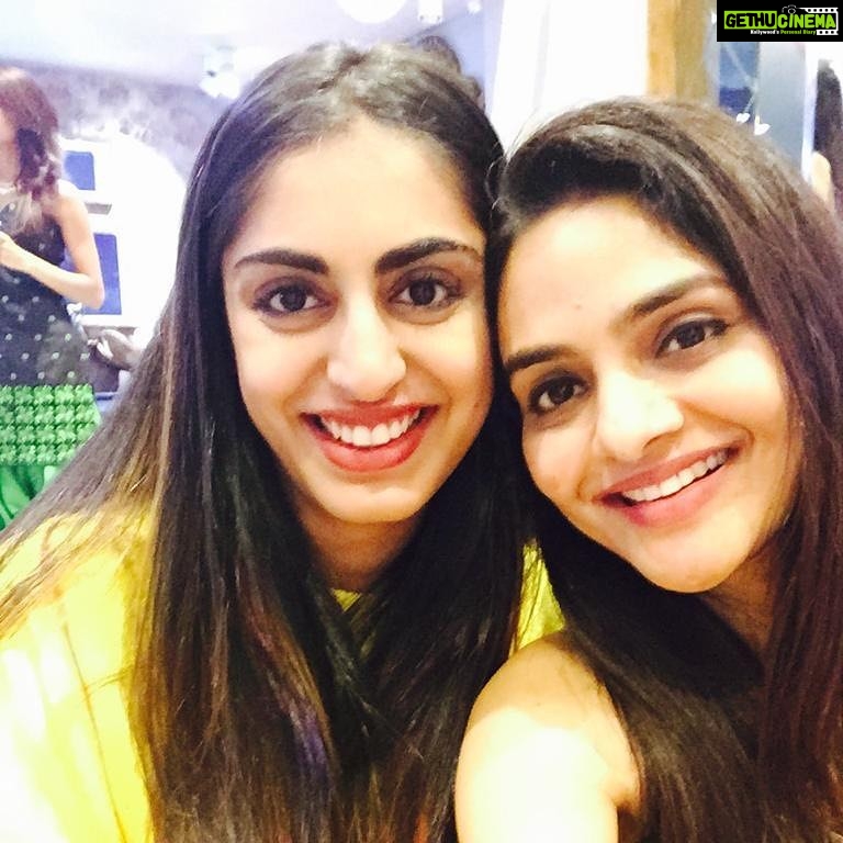 Madhoo Instagram - Happy happy birthday @tiaradhody ❤️❤️💜❤️❤️
