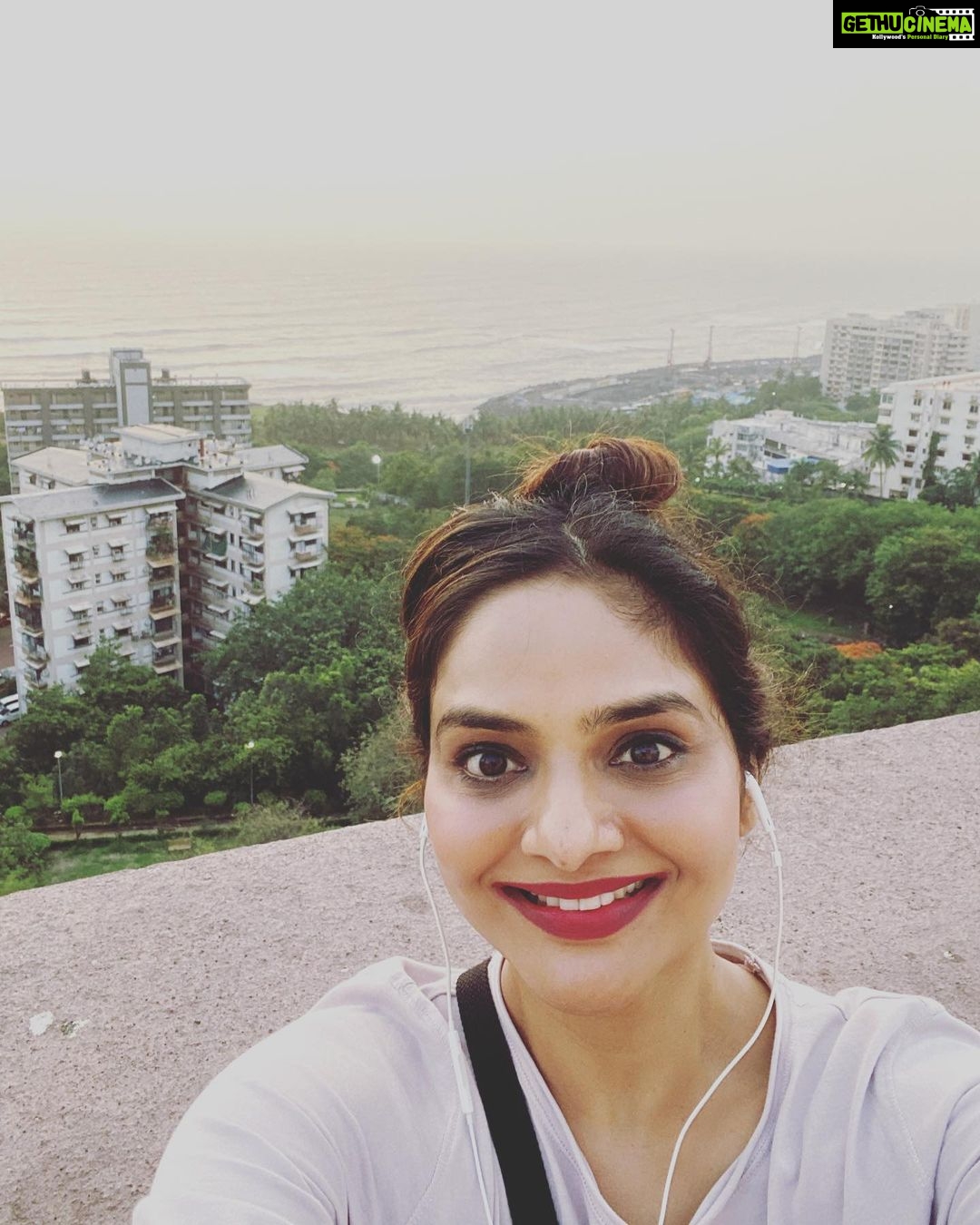Madhoo Instagram - 💜💜💜☂️☂️☂️ Hanging Gardens of Mumbai