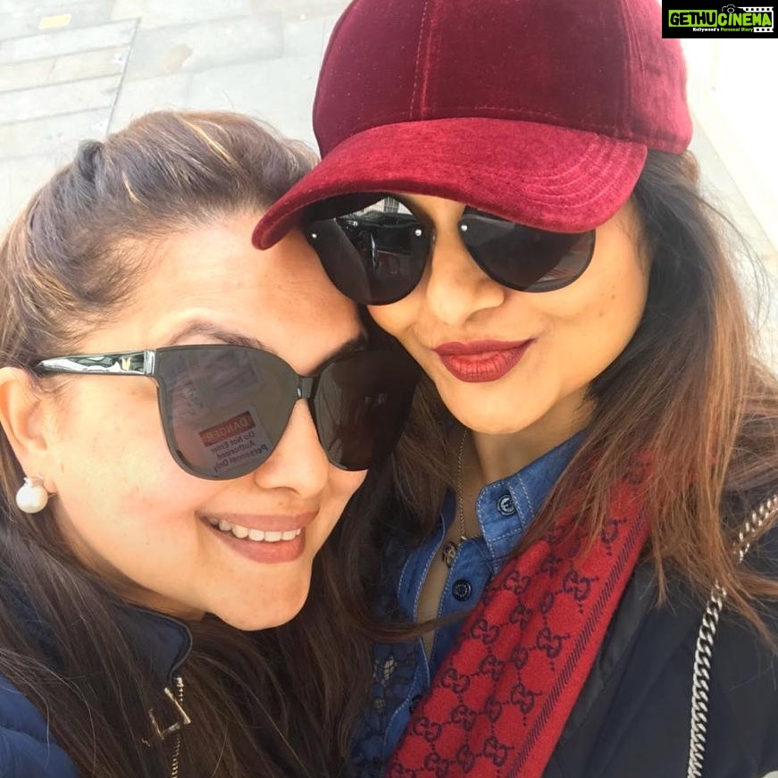 Madhoo Instagram - Happy birthday darling payal 🍷❤️❤️❤️