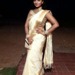 Madhumila Instagram - That saree😍 Nd blouse😍 Nd skin tone😍 #tamilgirl #saree #mixmatched #mathumila #duskybeauty