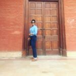 Madhumila Instagram – May be I was busy during college tym😜 & I won’t mind visiting the college years after and clicking posing pics🤓😉#madrasuniversity #college