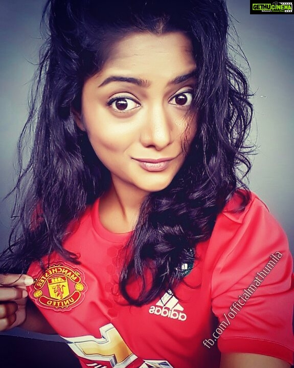 Madhumila Instagram - Lets go Man U! How many fans support the greatest team in the world? #mathumila #officialmathumila #officelakshmi #matchday #MUFC #reddevils #glorygloryunited MUFC Chennai Manchester United Manchester United Fans India