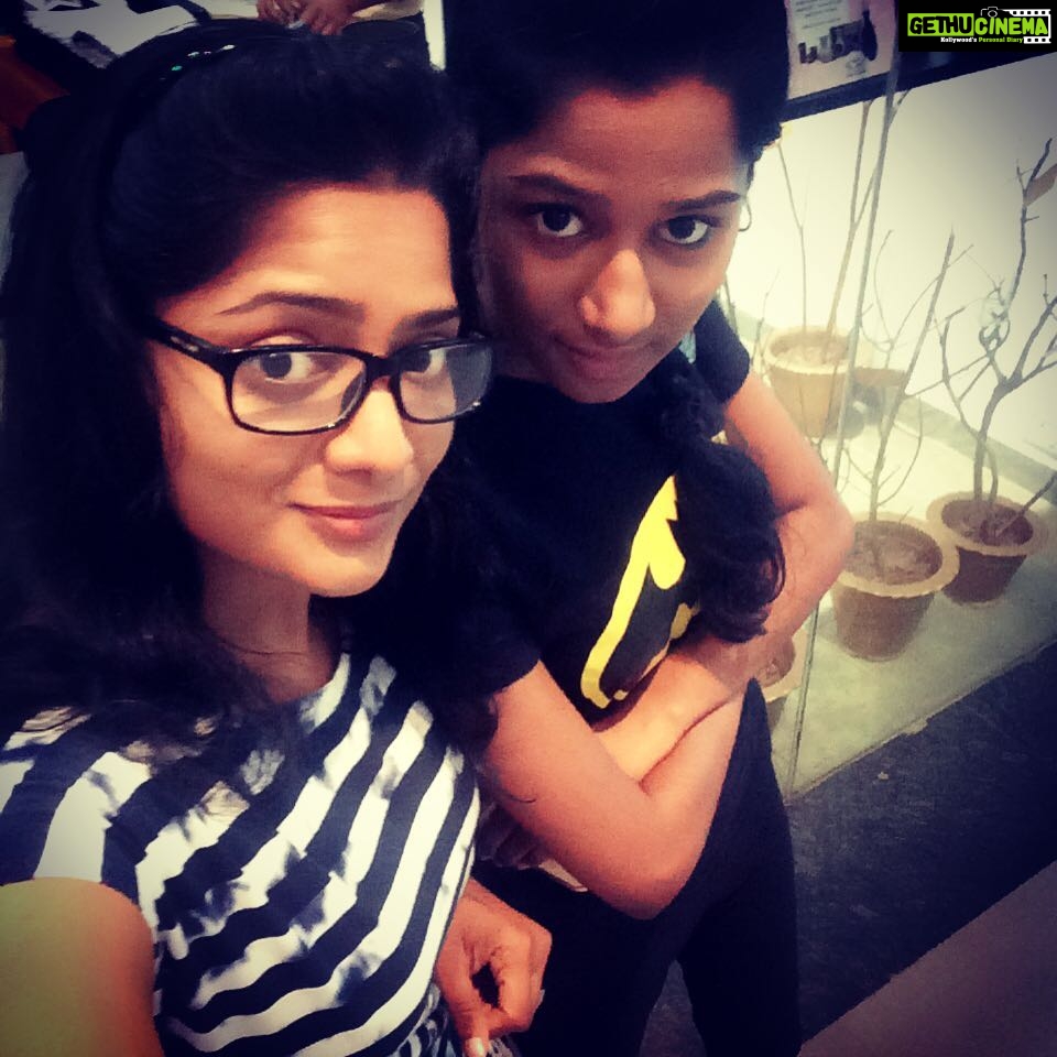 Madhumila Instagram - Being with da loved ones r da #best tyms on earth😉✌️😻