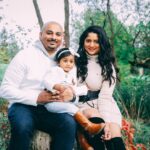 Madhumila Instagram - Happy family day❤ Family pictures needs some extra work/effort 😅 And @capturesbyanu knows the job! Thank you❤🤗 . . . . #familyday #familyphotography #mathumila #officialmathumila Kingston, Ontario
