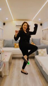 Madhuri Dixit Instagram - Dance is joy! 💃🏼

#Dance #TrendingReel #Reels #DanceReels