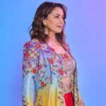 Madhuri Dixit Instagram – Laughter is the best medicine & who better to share it with than with my costars from The Fame Game 😄
Catch us tonight on The Kapil Sharma show at 9.30pm! 

#TheFameGame #SundayMood
