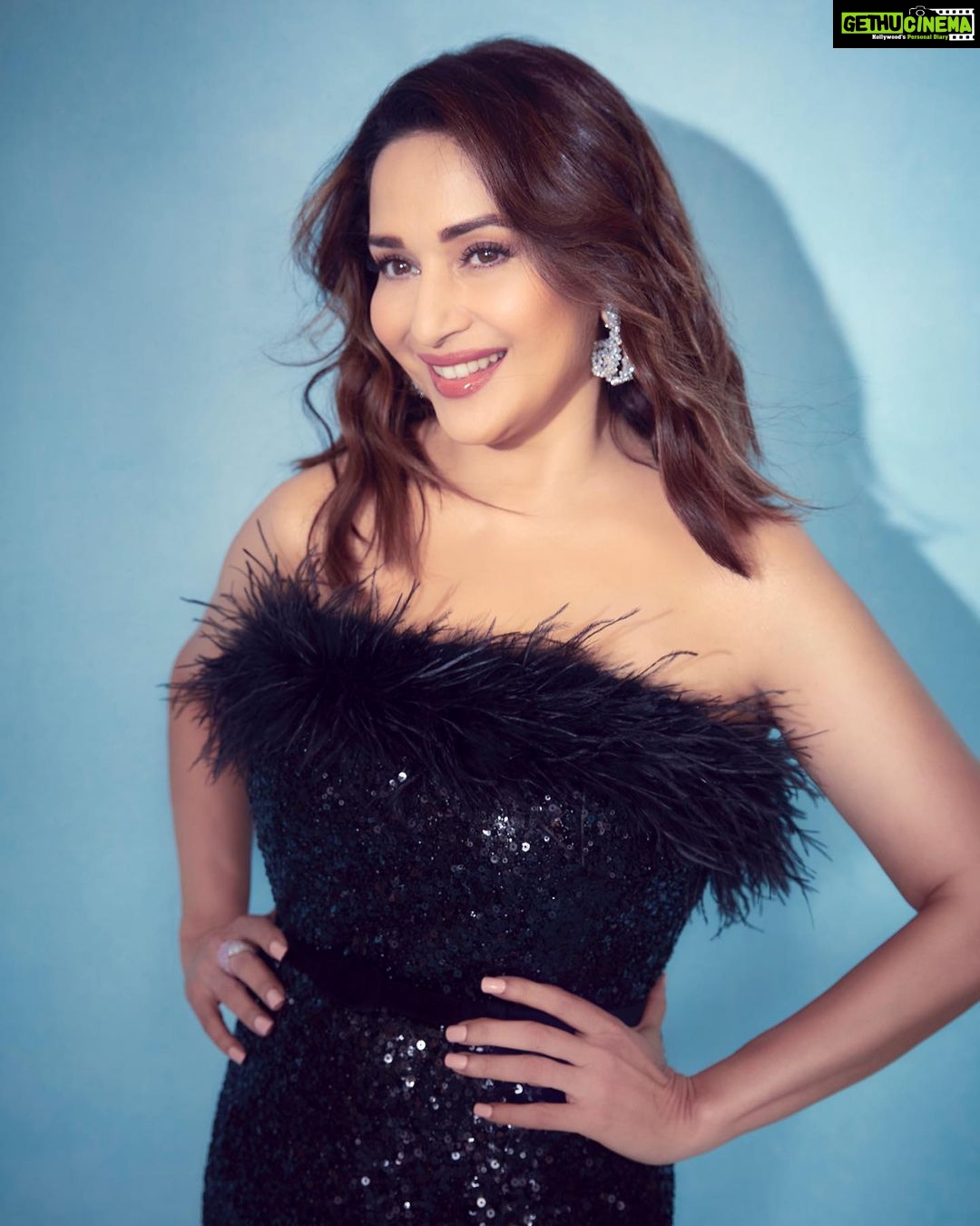 Actress Madhuri Dixit Hd Photos And Wallpapers March 2022 Gethu Cinema 