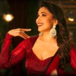 Madhuri Dixit Instagram – Brb, too mesmerised by Anamika Anand’s dance and grace to say anything rn 🤩
Who do you think will match her moves?🕺

#TheFameGame series, now streaming on Netflix.

@karanjohar @apoorva1972 @newyorksri @madhuridixitnene @somenmishra @bejoynambiar @karishmakohli @sanjaykapoor2500 @manavkaul @mulay.suhasini @lakshvir.saran @muskkaanjaferi @rajshri_deshpande @whogaganarora @nishamehta @dharmaticent @vaibhavi.merchant