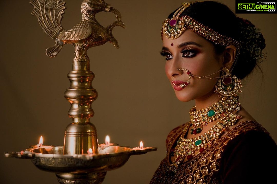 Madhuurima Instagram - Wish all of you a very very happy Diwali ❤️ #diwali #diwali2020 Mua - @jayshreerathod_mua Stylist - @tasshabaybee & @stylistshikhar Production house - @backstage_mumbai