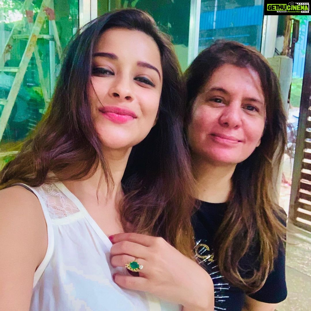 Madhuurima Instagram - @binaiferkohli the lady I love the most after my mommy , my producer . Simply in love with her 🥰. #boss #bosslady #producer #favourite #womanpower @starbharat #excusememadam