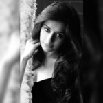 Madhuurima Instagram - Oh satrangi re naadani teri , nautanki teri naadani teri ! #khakhibanda #blackandwhite #beauty #beautiful #bestoftheday #bnw_greatshots #nyrabanerjee #selfie #selflove #selfportrait