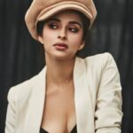 Madhuurima Instagram - Sochti hu uska dil kabhi mujhpe aye toh 😍😍. Shot by @shotbynuno u always get the right attitude out of me. #❤️ #vintage #vintagestyle #homemade #pretty #sundayfunday #sunday #sundayvibes #sundaymornings #formal #attitude #flow #love #lovewins