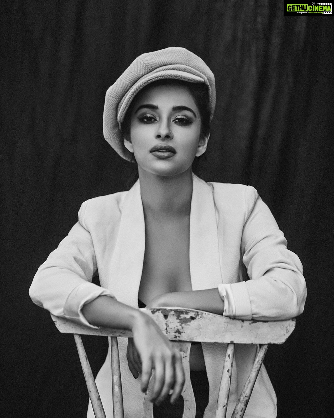 Madhuurima Instagram - And my fav photographer who also happens to be an awesome cook maximises and captures my power in vintage looks @shotbynuno #swag #blackandwhite #blackandwhitephotography #vintage #vintagestyle #portait #potraitphotography #portrait_mood #igdaily #igers #igfashion #swagger #igstyle #explore #explorepage✨ #love #exotic #vintagefashion #vintageaesthetic #sunday #instablackandwhite #instagram #instadaily #instagood #instalove #picoftheday #photoshoot #photo #lovemyself #loveit