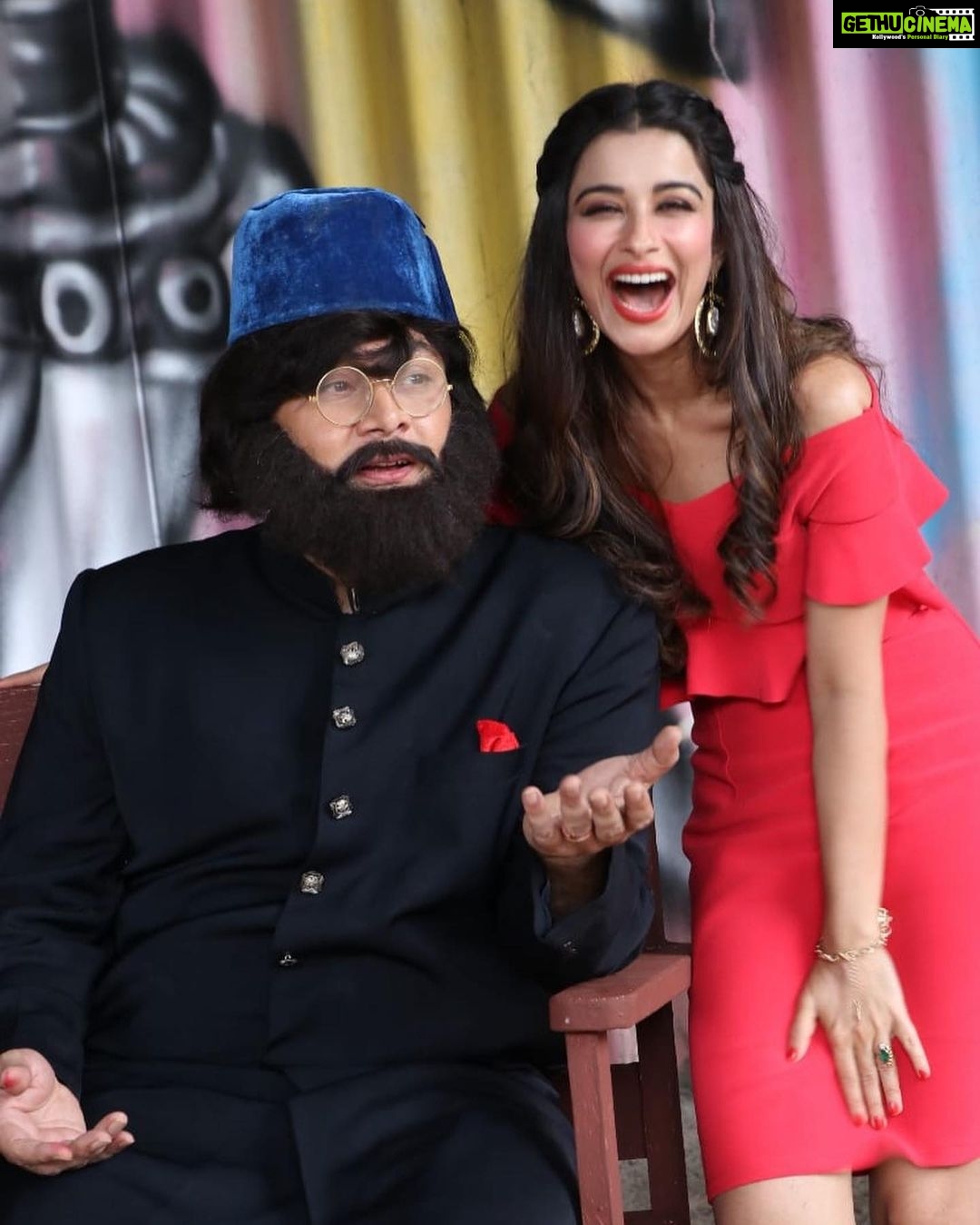 Madhuurima Instagram - We and our super masti on sets of #excusememadam @starbharat @disneyplushotstar #masti with @rajeshkumar.official #fun #swag #shooting #shoot #love #crazy #amazing #filmphotography #picoftheday #bossbabe #boss #bosslady #explorepage #explore #exploremore #instadaily #instagood #instagram #instamood #instafun #instacool #instphoto #nyrabanerjee #power #success
