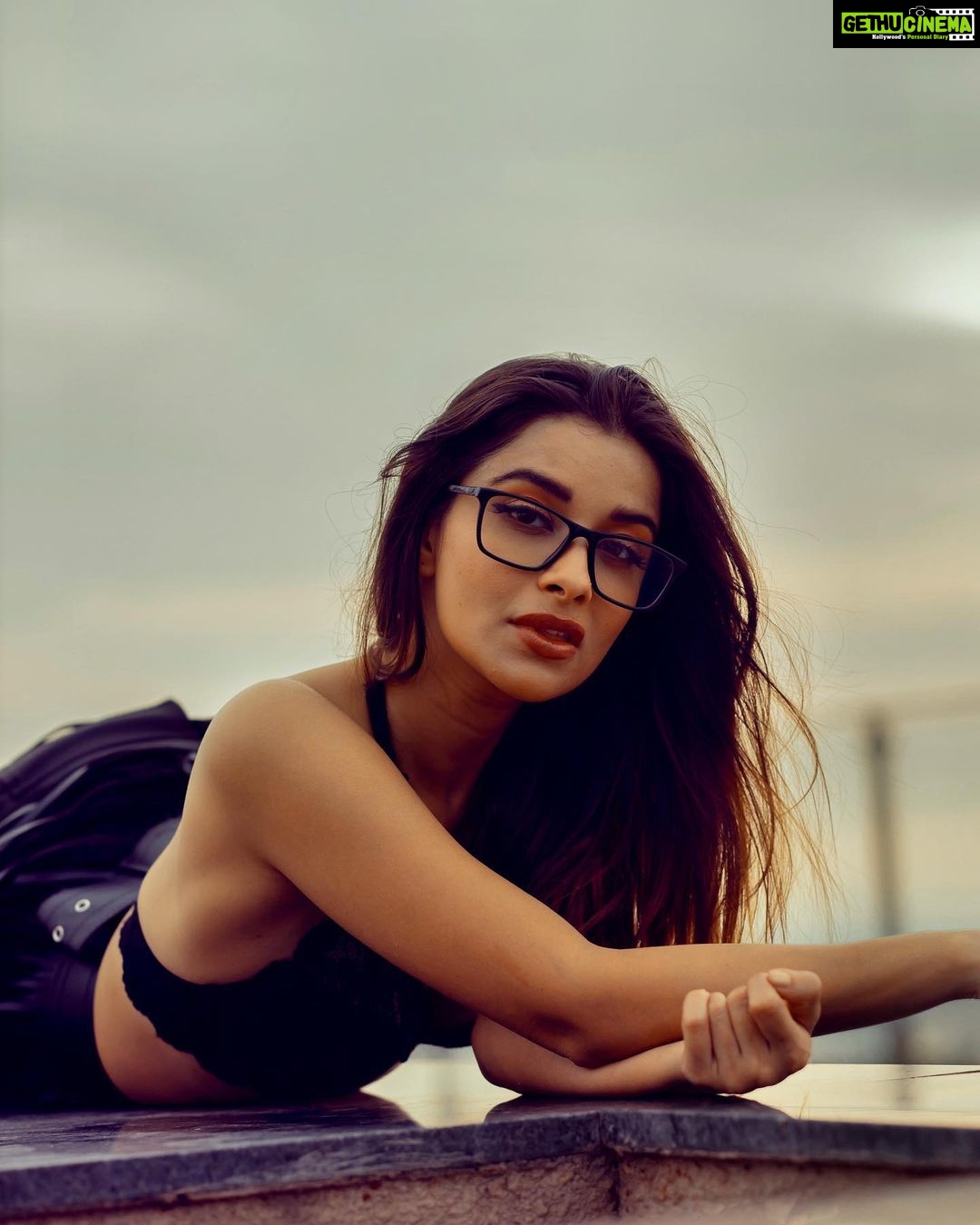 Madhuurima Instagram - Confidence is part of your personality , ur Soul. It’s something you recognise it and ooze it ! The moment u start looking for external factors to make u feel confident , you know that’s something u gotta work from within. U are a coal but u will be. Diamond. #diamonds #diamond #soul #confidence #power #selflove #self #unique #shebang #portraitphotography #portrait #igdaily #igers #igotthis #ig_captures #instagood #instadaily #instaclick shot by @portraitshelter #sunset #sundown #dawnpatrol #picoftheday #explorepage #exploremore #nyrabanerjee #loveyou