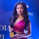 Madhuurima Instagram - Multi-talented actor of the year 😍😍 Thank you @universal_india_awards 🥰🥰